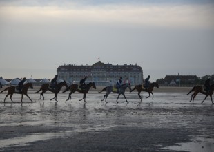 Tizenhat lovas galoppversennyel vár Deauville