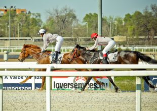 A vasárnapi ebéd után kimozdulnál? Vár a Kincsem Park, vár a galopp, vár a Jackpot nyeremény!